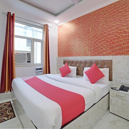 Hotel O Kanak Palace Új-Delhi Kültér fotó