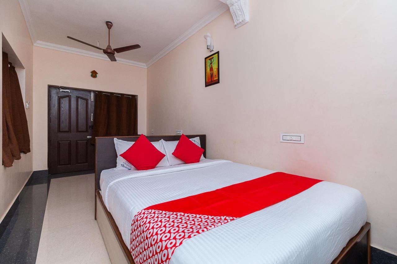 Hotel O Kanak Palace Új-Delhi Kültér fotó