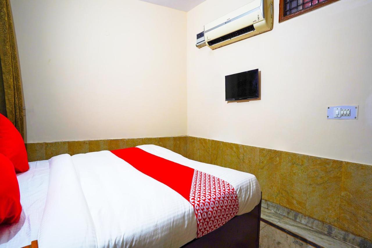 Hotel O Kanak Palace Új-Delhi Kültér fotó