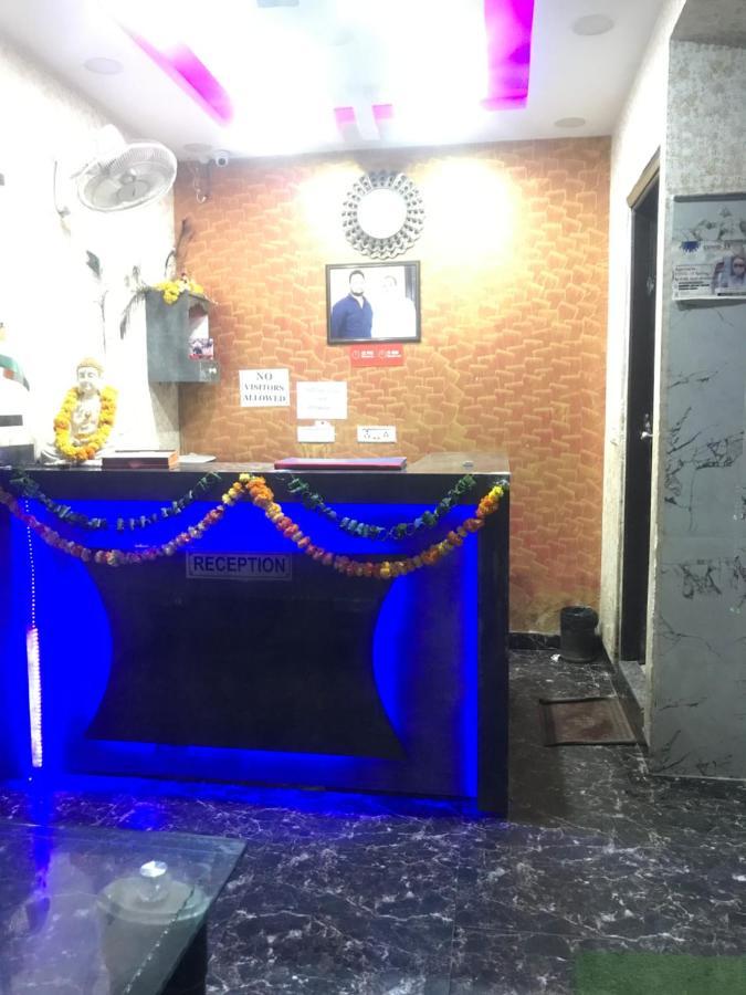 Hotel O Kanak Palace Új-Delhi Kültér fotó