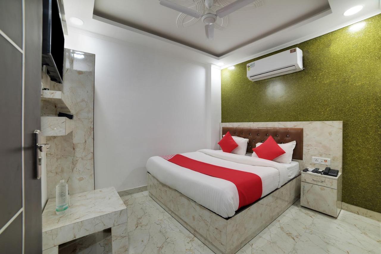 Hotel O Kanak Palace Új-Delhi Kültér fotó