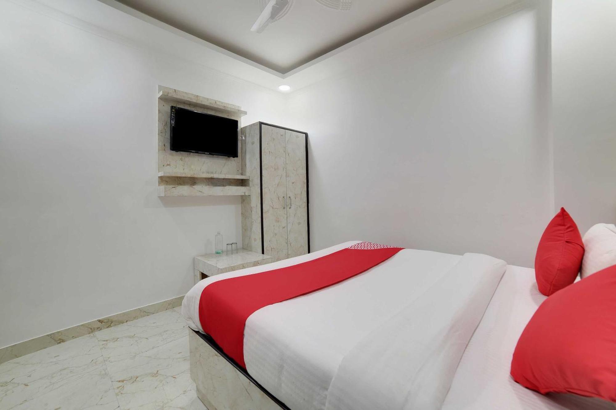 Hotel O Kanak Palace Új-Delhi Kültér fotó