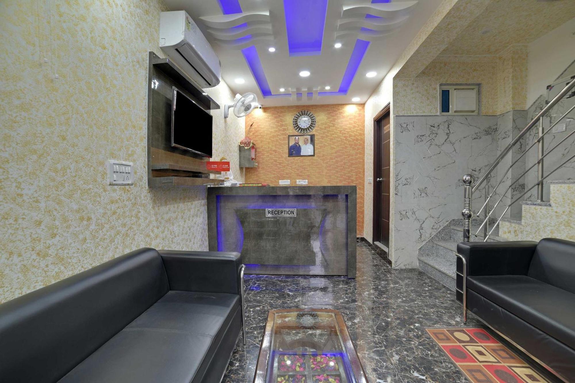 Hotel O Kanak Palace Új-Delhi Kültér fotó
