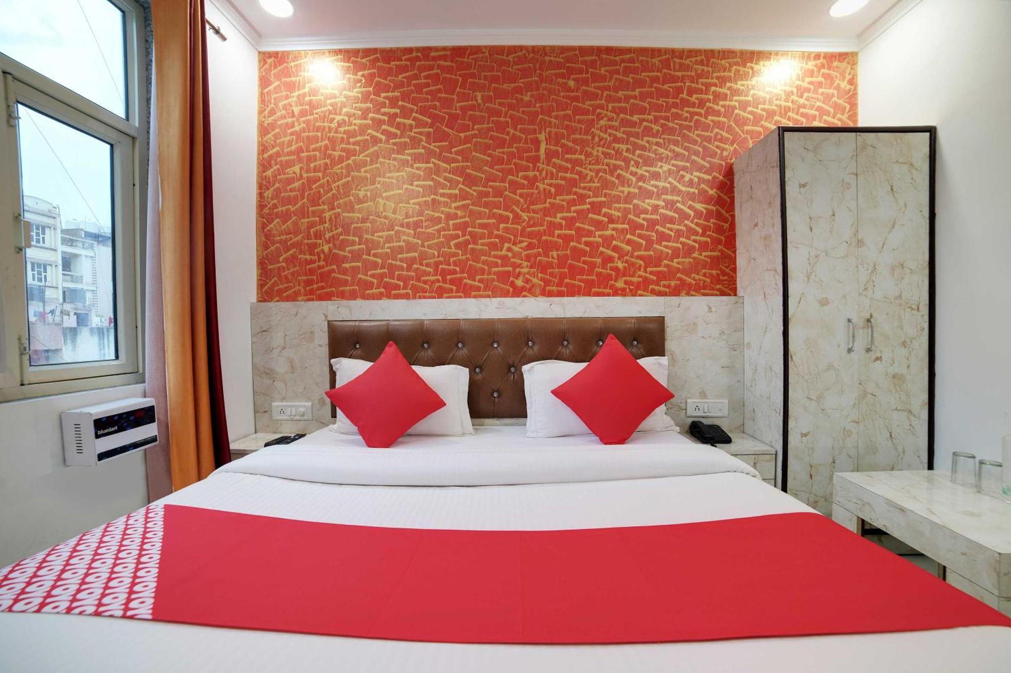 Hotel O Kanak Palace Új-Delhi Kültér fotó