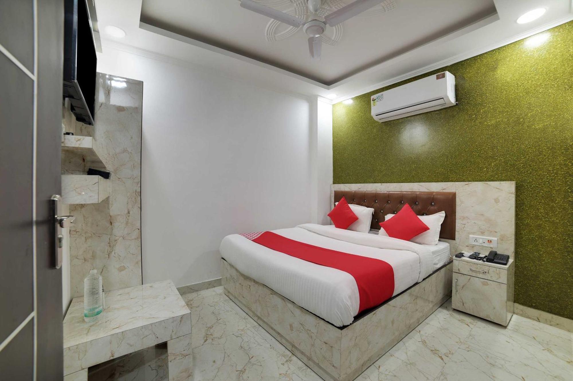 Hotel O Kanak Palace Új-Delhi Kültér fotó