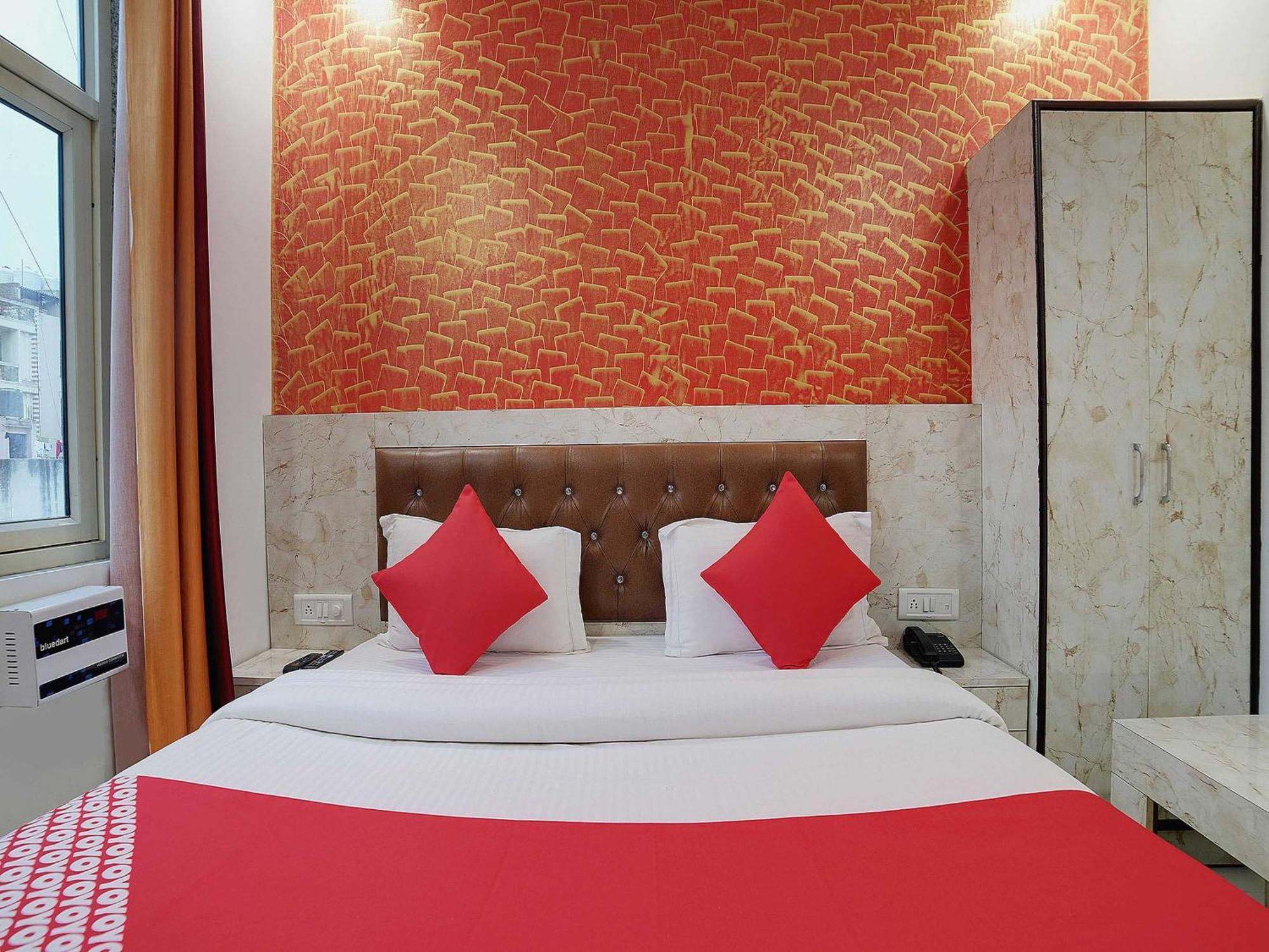 Hotel O Kanak Palace Új-Delhi Kültér fotó