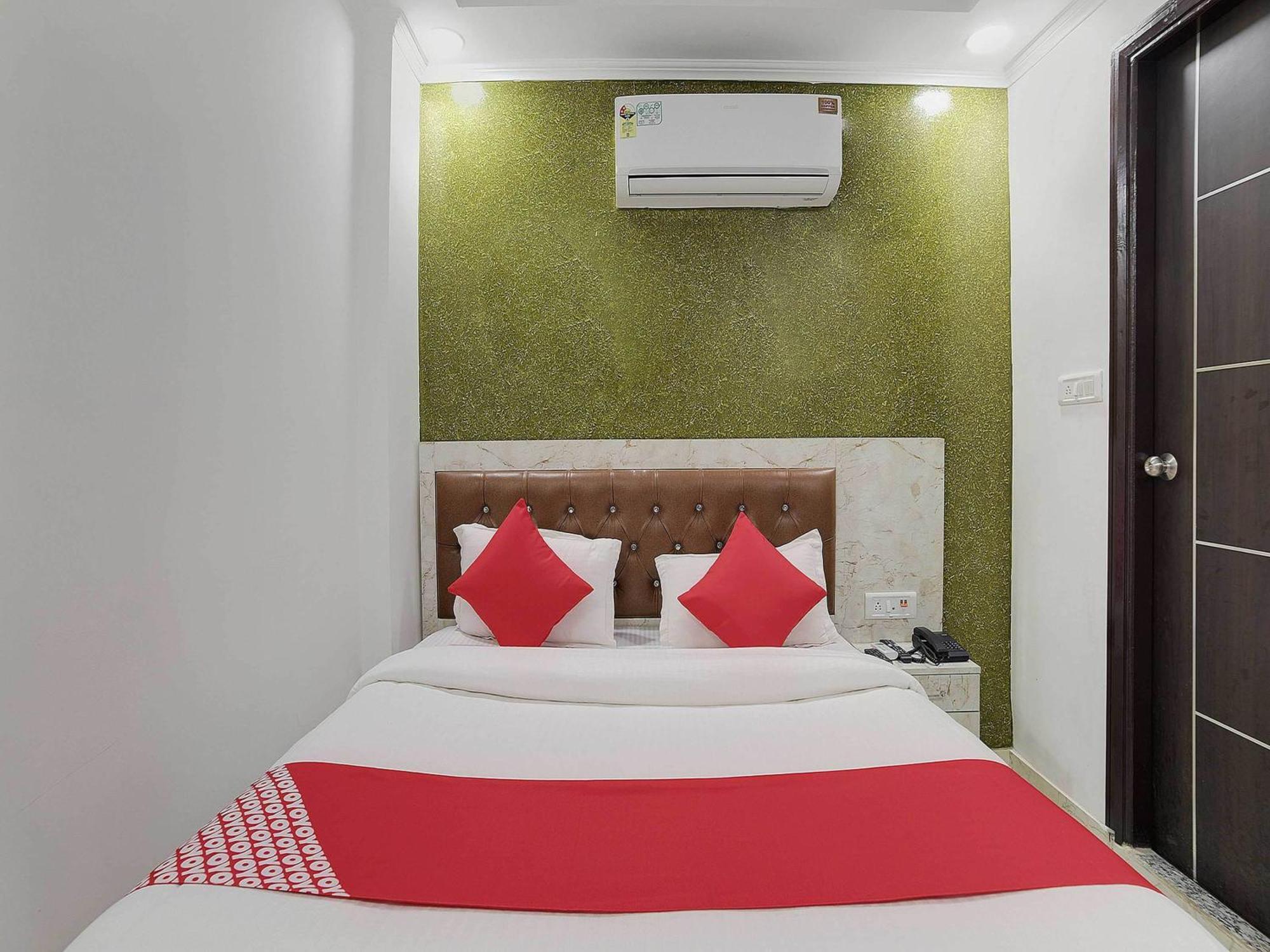 Hotel O Kanak Palace Új-Delhi Kültér fotó