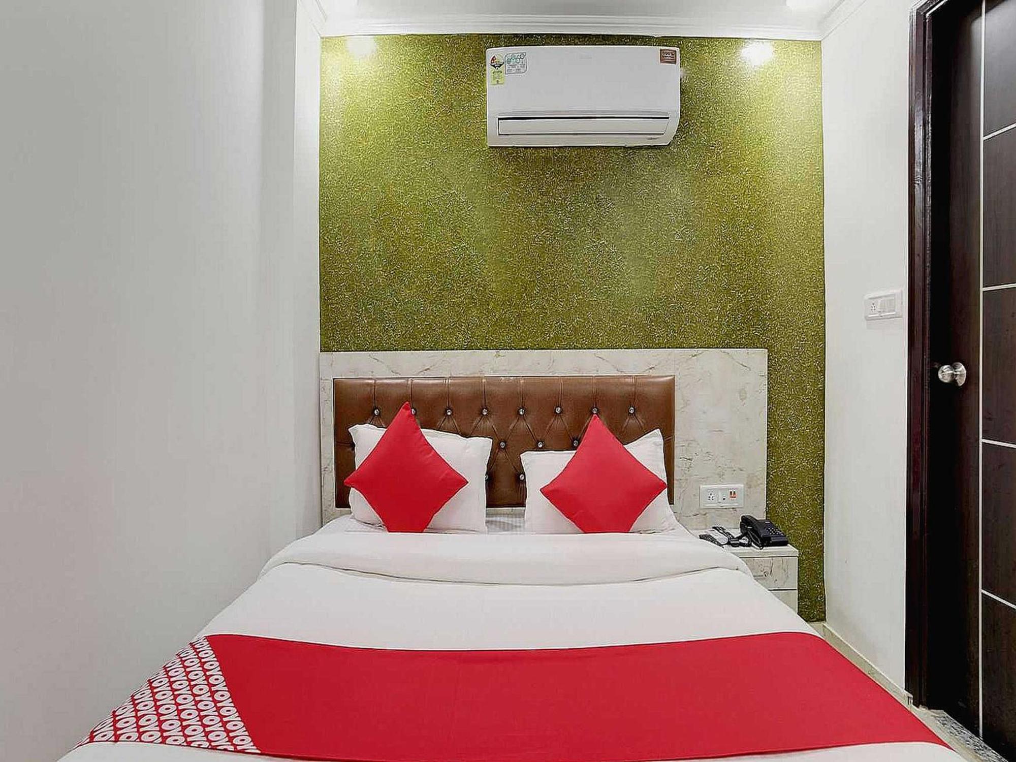 Hotel O Kanak Palace Új-Delhi Kültér fotó