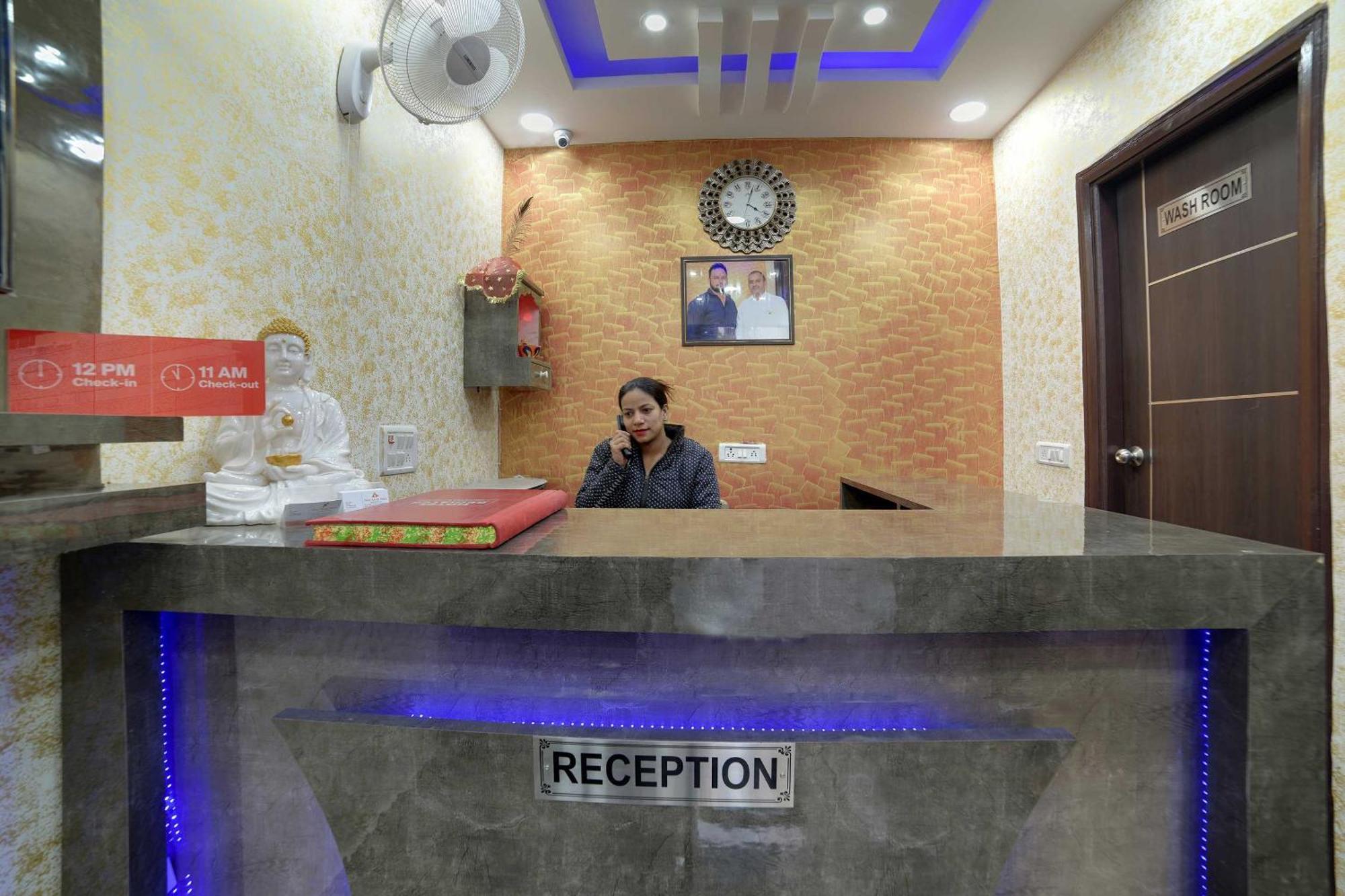 Hotel O Kanak Palace Új-Delhi Kültér fotó