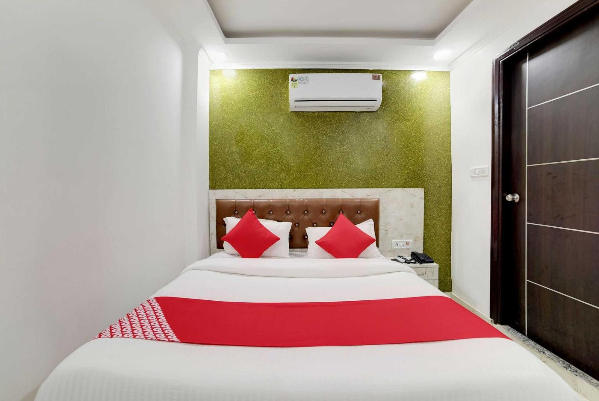 Hotel O Kanak Palace Új-Delhi Kültér fotó