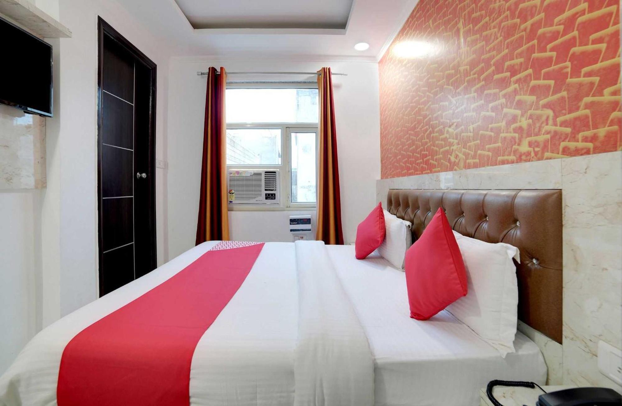 Hotel O Kanak Palace Új-Delhi Kültér fotó