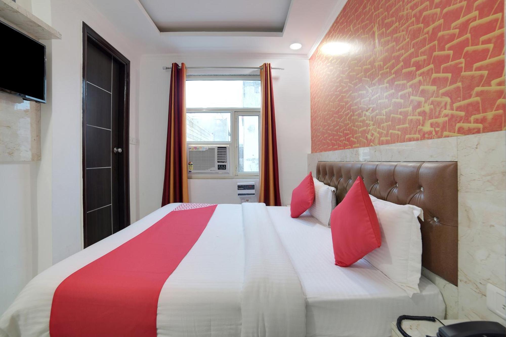 Hotel O Kanak Palace Új-Delhi Kültér fotó