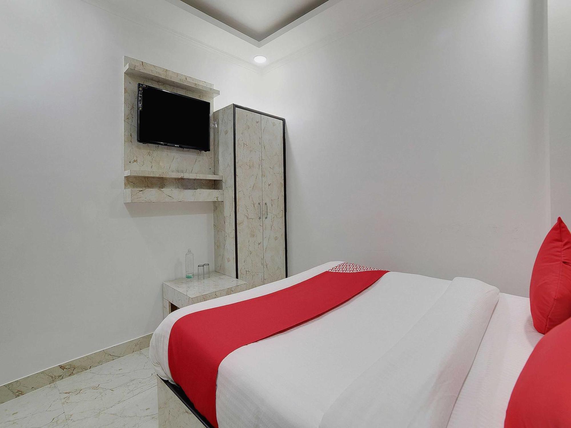 Hotel O Kanak Palace Új-Delhi Kültér fotó