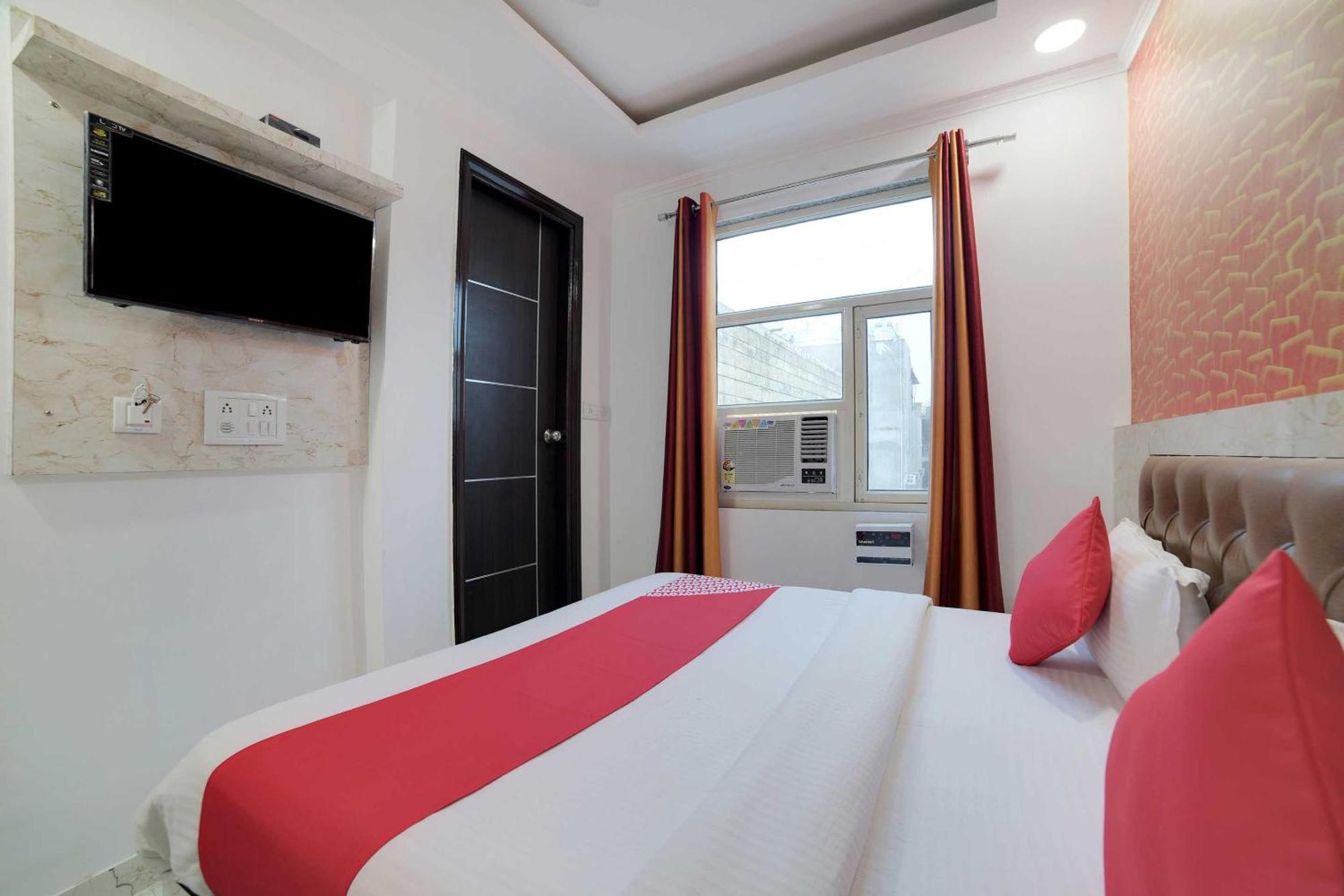 Hotel O Kanak Palace Új-Delhi Kültér fotó