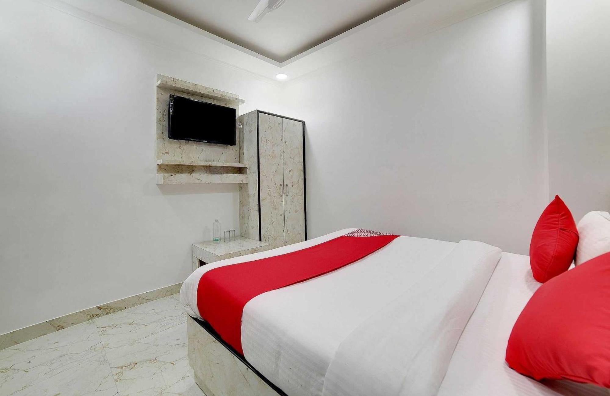 Hotel O Kanak Palace Új-Delhi Kültér fotó
